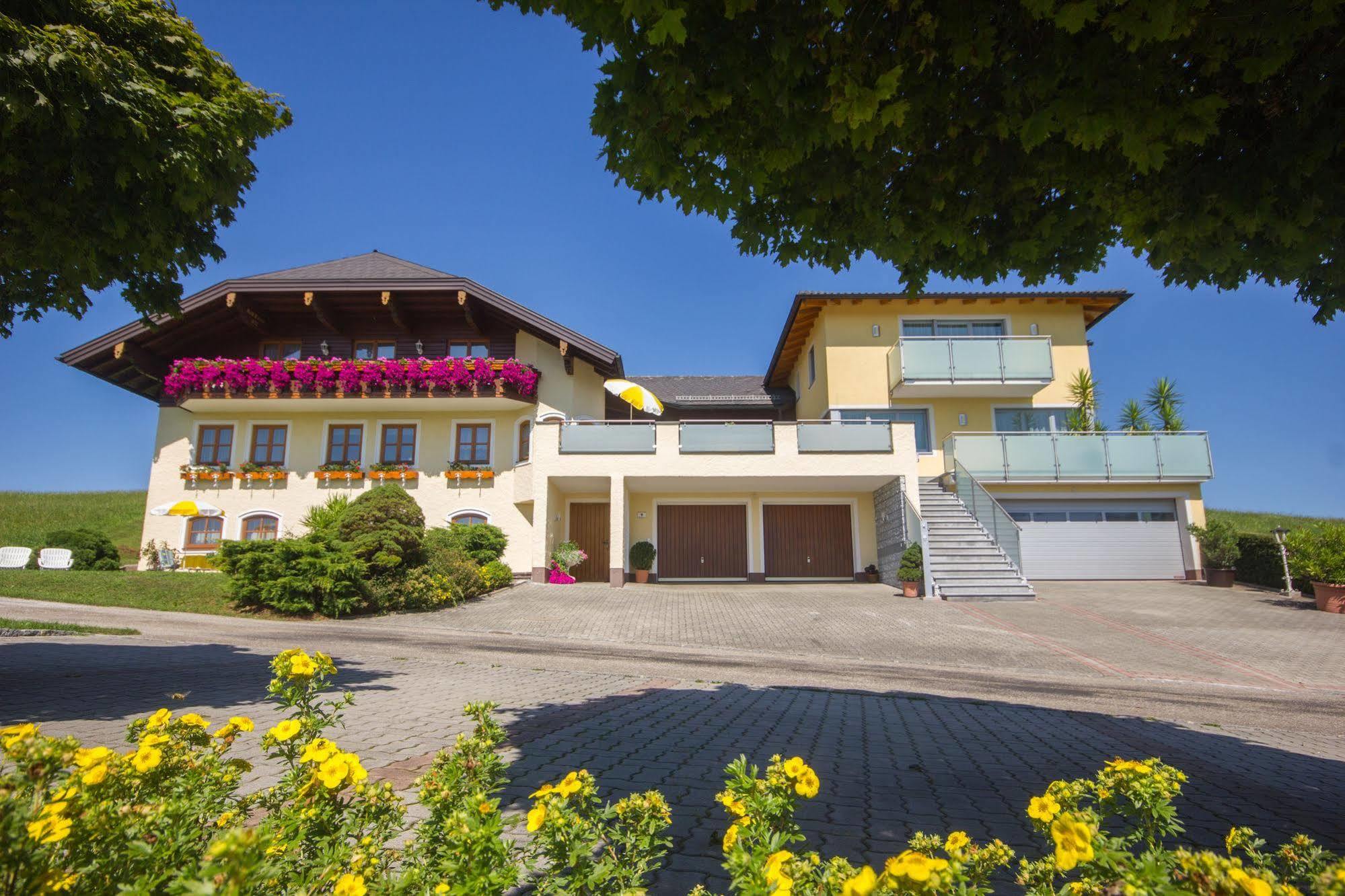 Gaestehaus Stabauer Mondsee Εξωτερικό φωτογραφία