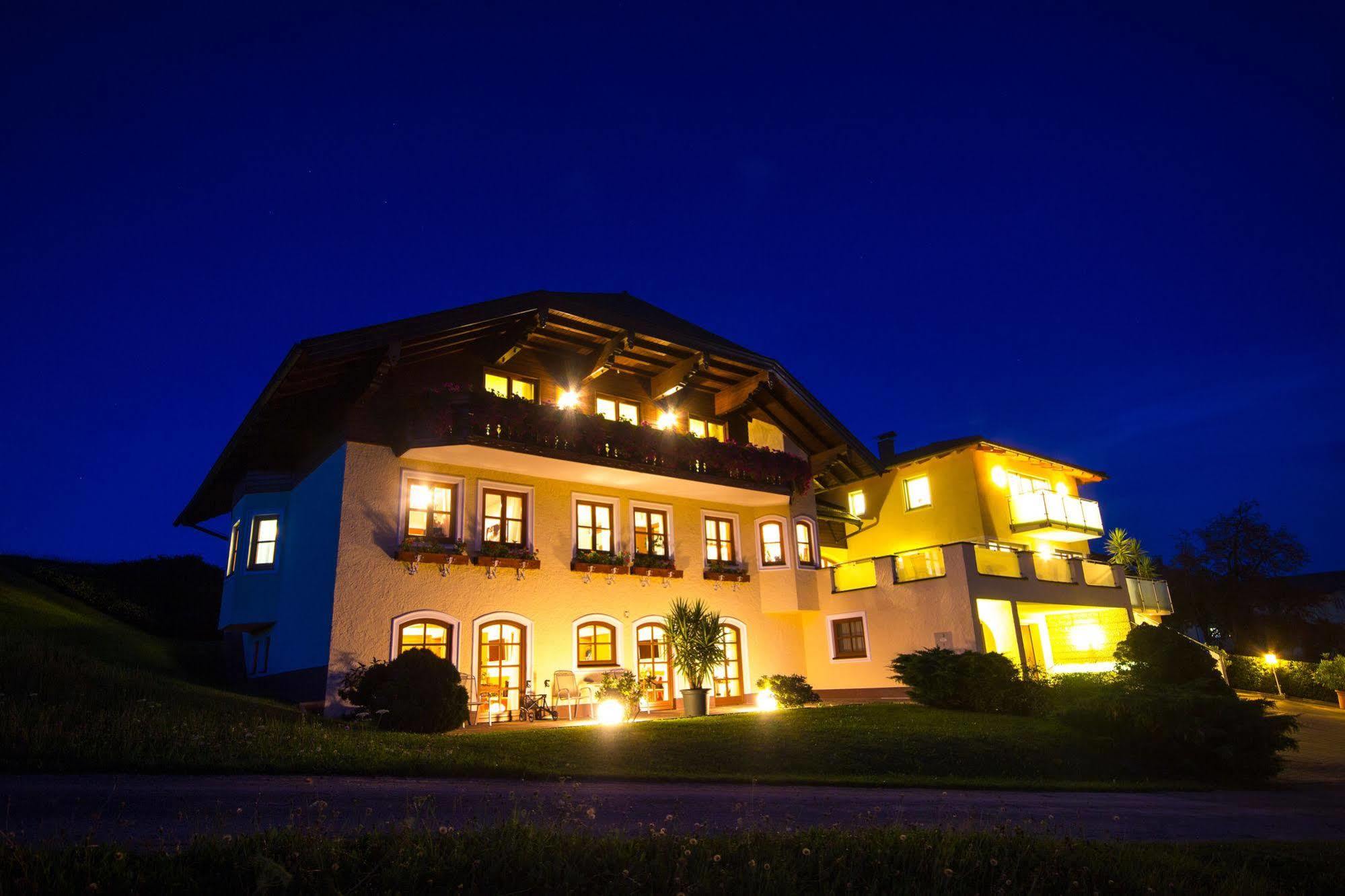 Gaestehaus Stabauer Mondsee Εξωτερικό φωτογραφία